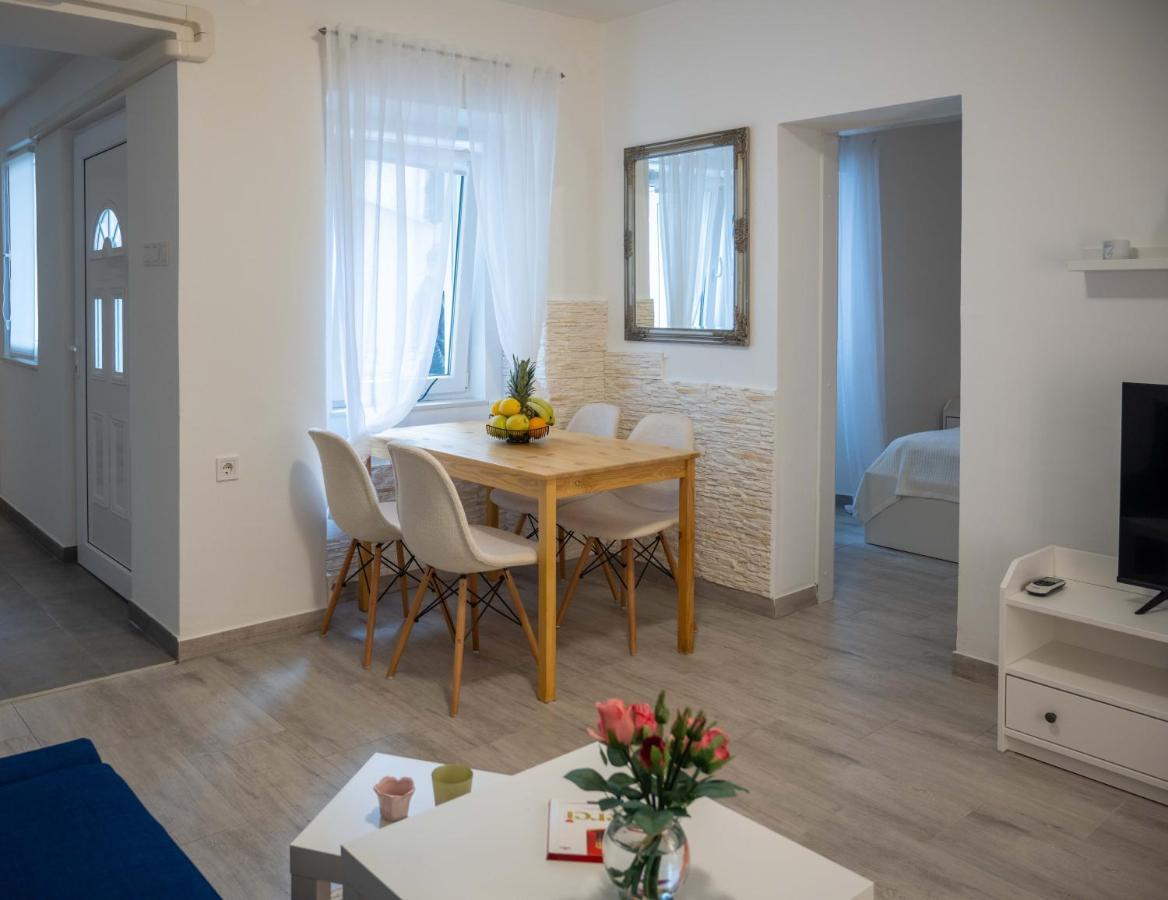 PUY Apartment Montona מראה חיצוני תמונה